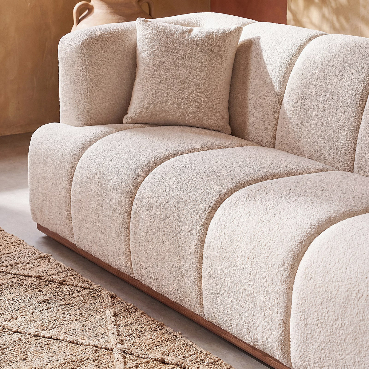 Canapé CLOUD 3 places en tissu tramé beige et bois de frêne coloris noyer - FILAO