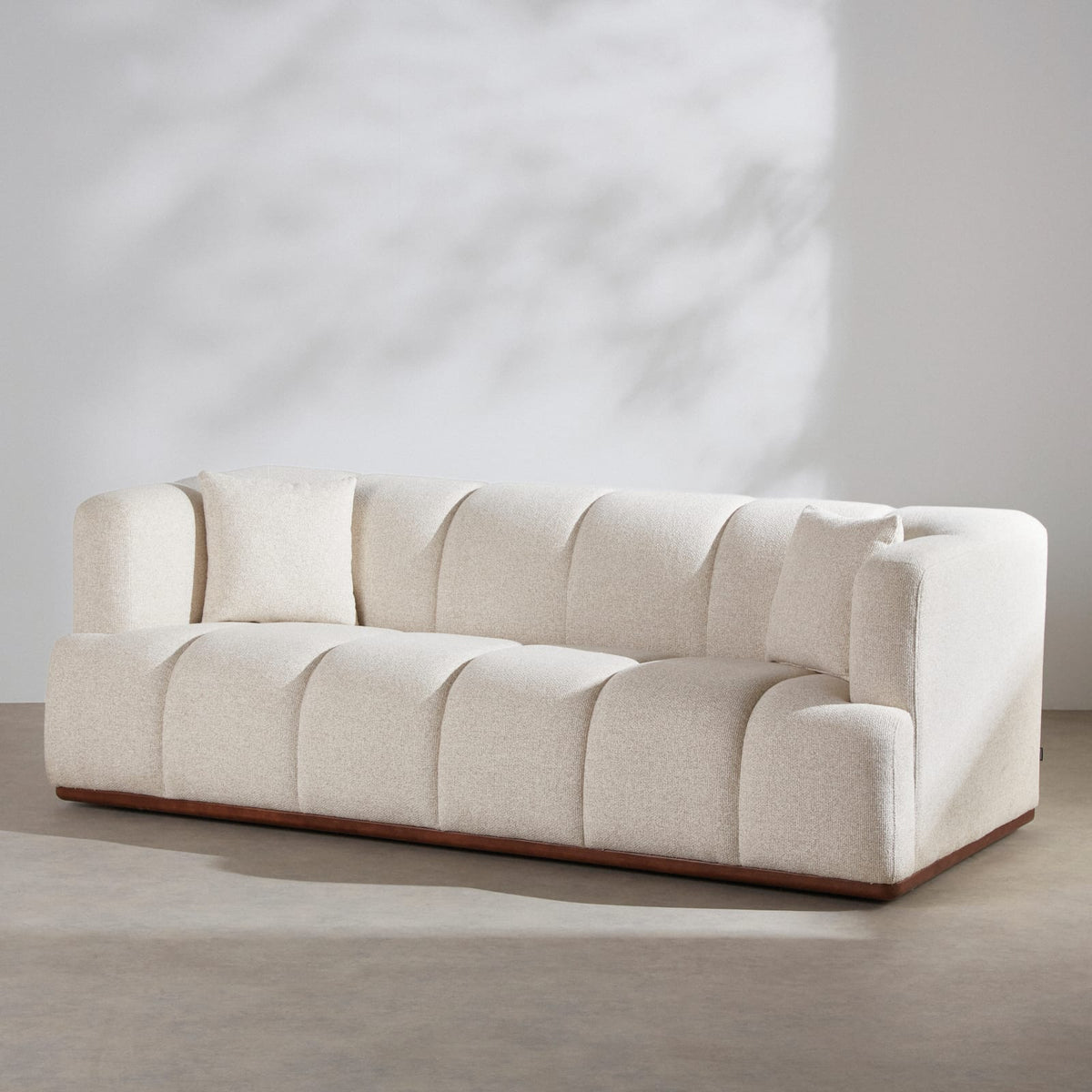 Canapé CLOUD 3 places en tissu tramé beige et bois de frêne coloris noyer - FILAO